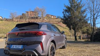 Cupra Terramar VZ plug-in hybrid 272 cv collina