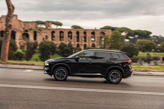 Nissan X-Trail Mild Hybrid laterale