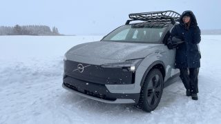 Volvo EX30 Cross Country: a tu per tu in anteprima con il SUV elettrico pronto a portarci ovunque