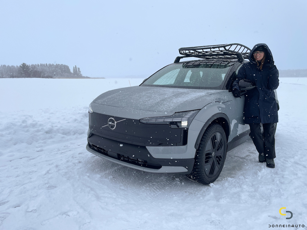 Volvo EX30 Cross Country copertina