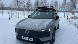 Volvo EX30 Cross Country frontale neve