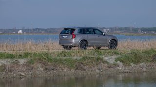 Volvo XC90 lato