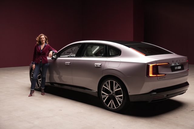 Volvo ES90 dietro