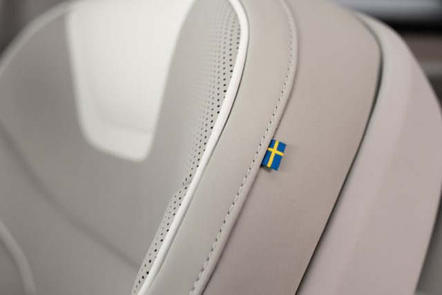 Volvo ES90 flag
