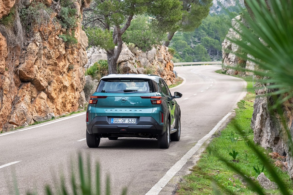 Opel Frontera Hybrid guida posteriore