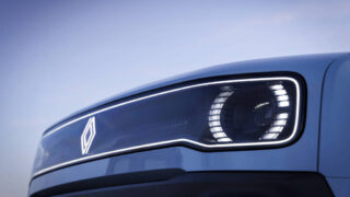 crossover elettrico compatto Renault calandra