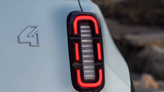 crossover elettrico compatto Renault faro