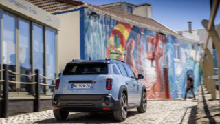 crossover elettrico compatto Renault graffiti