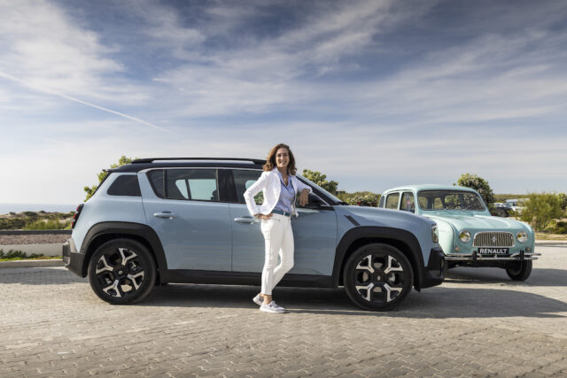 crossover elettrico compatto Renault lato