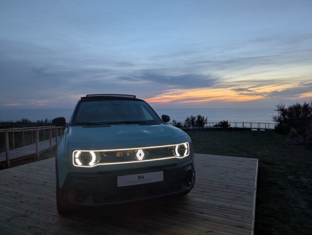 crossover elettrico compatto Renault night