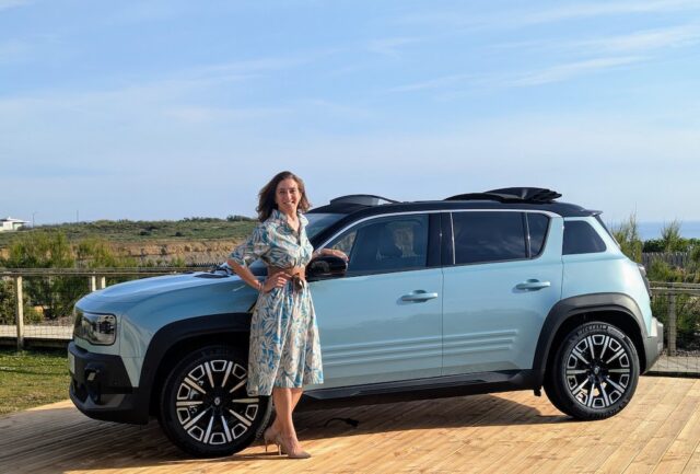 crossover elettrico compatto Renault sera