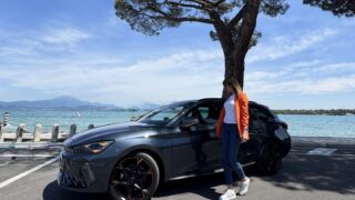 CUPRA Leon Sportstourer e-hybrid donna copertina