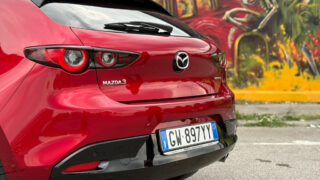 Mazda 3 MY 2025 detatglio posteriore