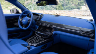 Aston Martin Vanquish Volante dentro