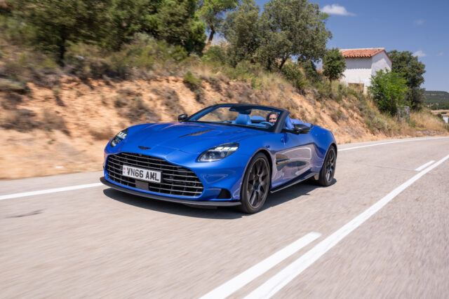 Aston Martin Vanquish Volante guida 2