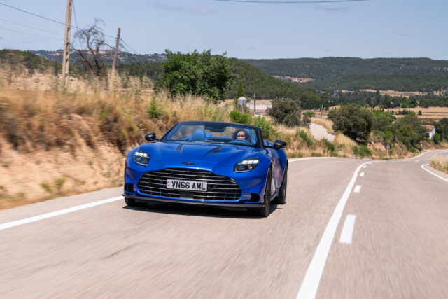 Aston Martin Vanquish Volante guida 4