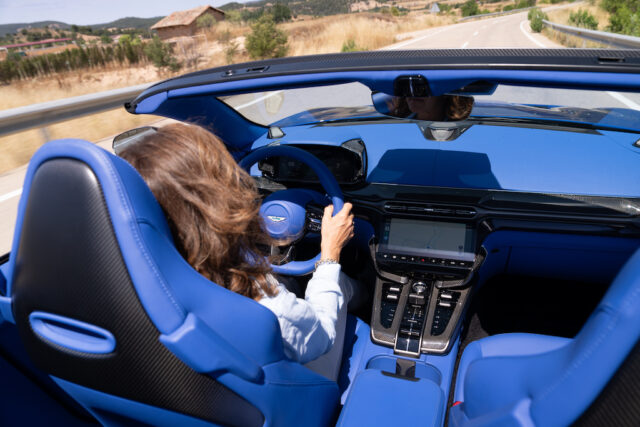 Aston Martin Vanquish Volante interno 1
