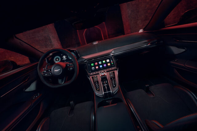 Aston Martin Vantage S interno
