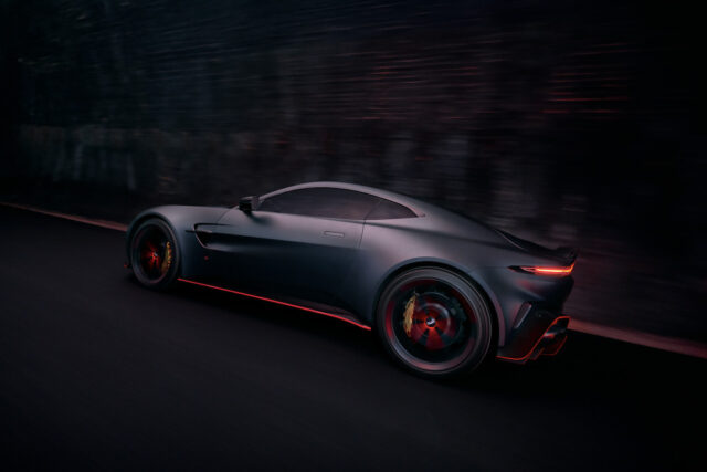 Aston Martin Vantage S lato