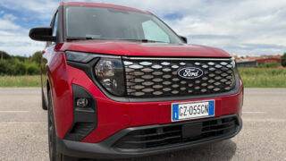 Ford E Tourneo Courier frontale griglia