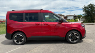 Ford E Tourneo Courier lato
