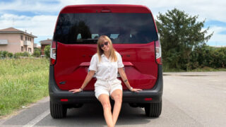 Ford E Tourneo Courier retro donna