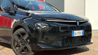 Lancia Ypsilon ibrida LX frontale