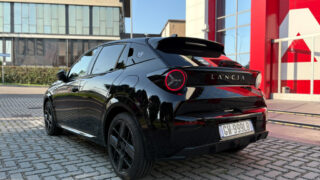 Lancia Ypsilon ibrida LX posteriore