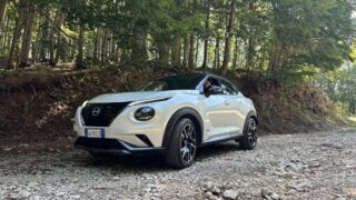 Nissan Juke Full Hybrid angolo