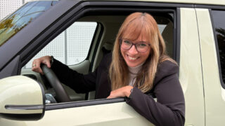 Hyundai Inster donna finestrino