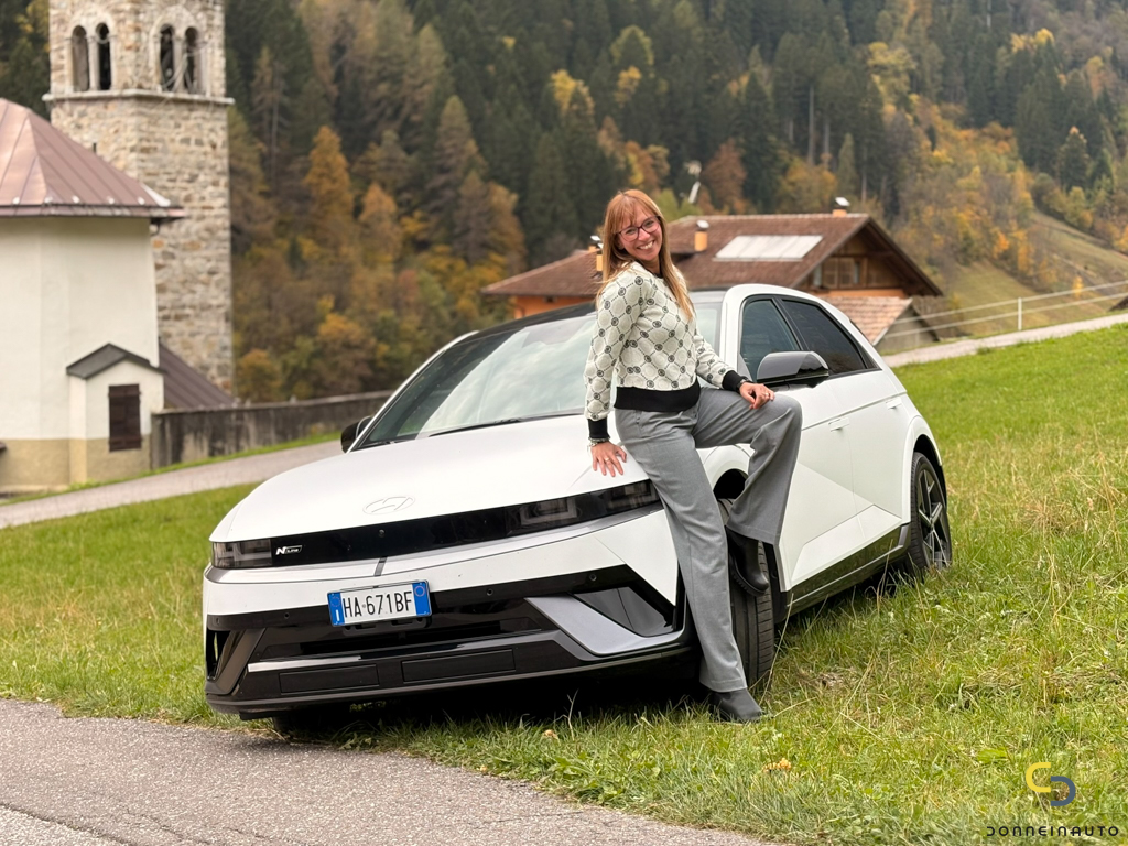 Hyundai Ioniq 5 N Line donna frontale