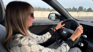 Hyundai Ioniq 5 N Line guida donna