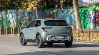 KIA Stonic posteriore movimento