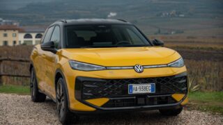 Nuova Volkswagen T-Roc davanti