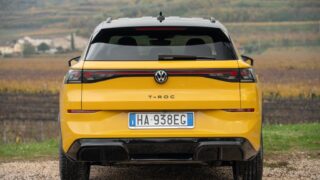 Nuova Volkswagen T-Roc dietro