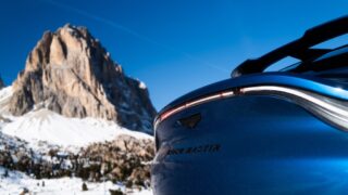 Aston Martin DBXS blu alettone
