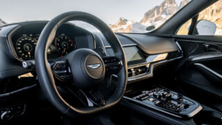 Aston Martin DBXS dentro