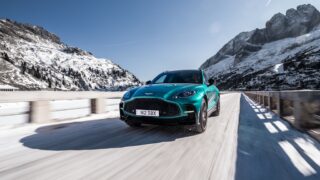 Aston Martin DBXS verde frontale