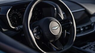 Aston Martin DBXS blu volante