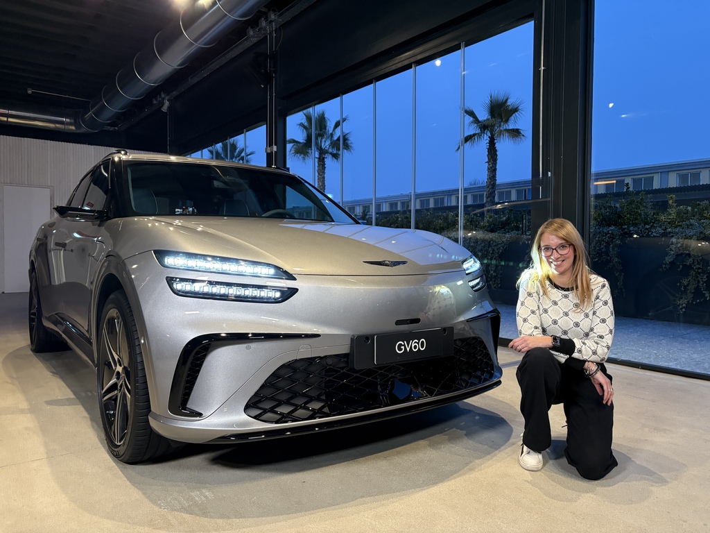 Genesis GV60 copertina donna