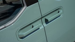 Kia PV5 maniglie