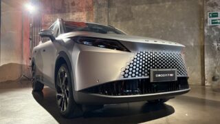 Omoda 7 SHS P frontale dettaglio