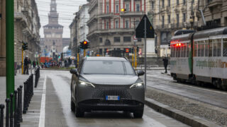 Omoda 7 SHS guida città frontale