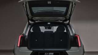 Volvo EX60 CC bagagliaio portellone