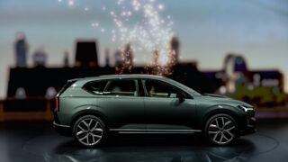 Volvo EX60 copertina