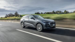 Audi Q5_e-Hybrid 2026 panning lato
