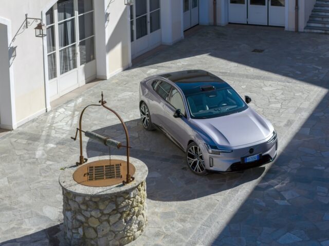 04 Nuova Volvo ES90 Drone