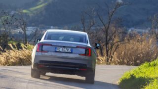 05 Nuova Volvo ES90 dinamica