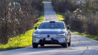 07 Nuova Volvo ES90 dinamica