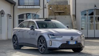 Nuova Volvo ES90 Statiche